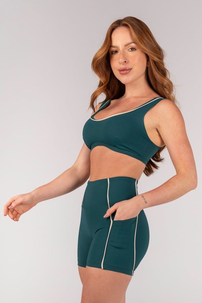 Short con bolsillos y vivo (Imperial / Off-White) - Imagen 3