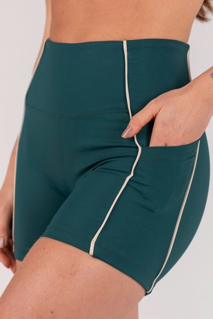 Short con bolsillos y vivo (Imperial / Off-White) - Imagen 1