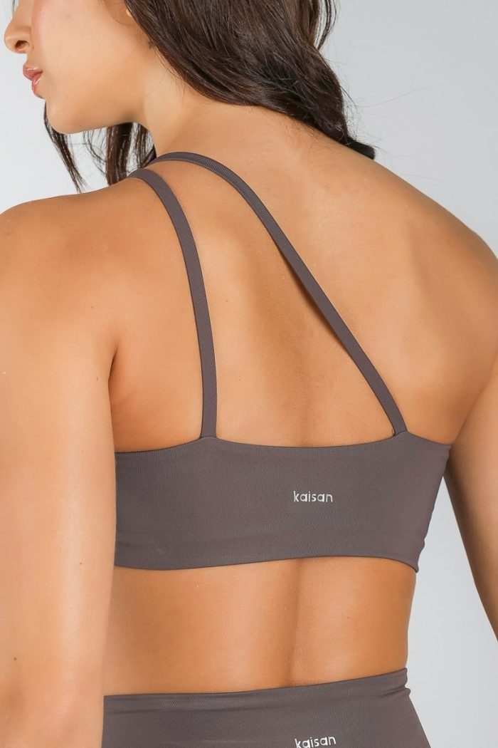 Top con escote asimétrico y tirantes dobles en roloté (Trufa) - Imagen 2