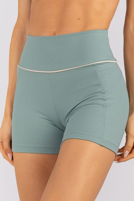 Short con recortes y vivo en la pretina (Citrus / Off-White)