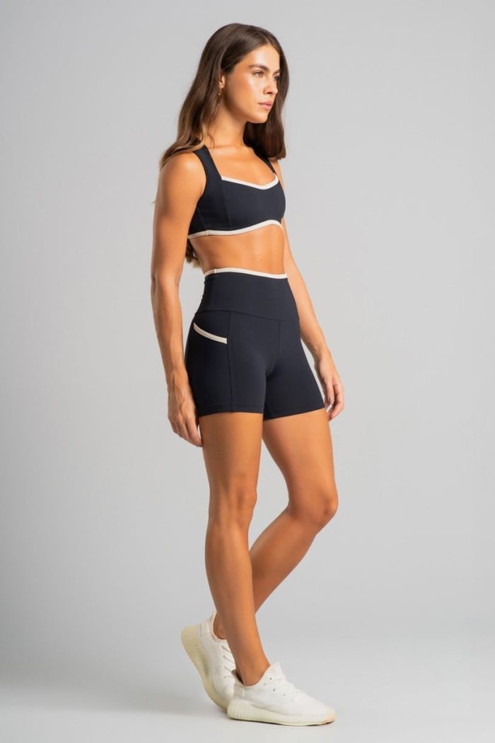 Short con bolsillos y pretina contrastante (Negro / Off-White) - Imagen 4