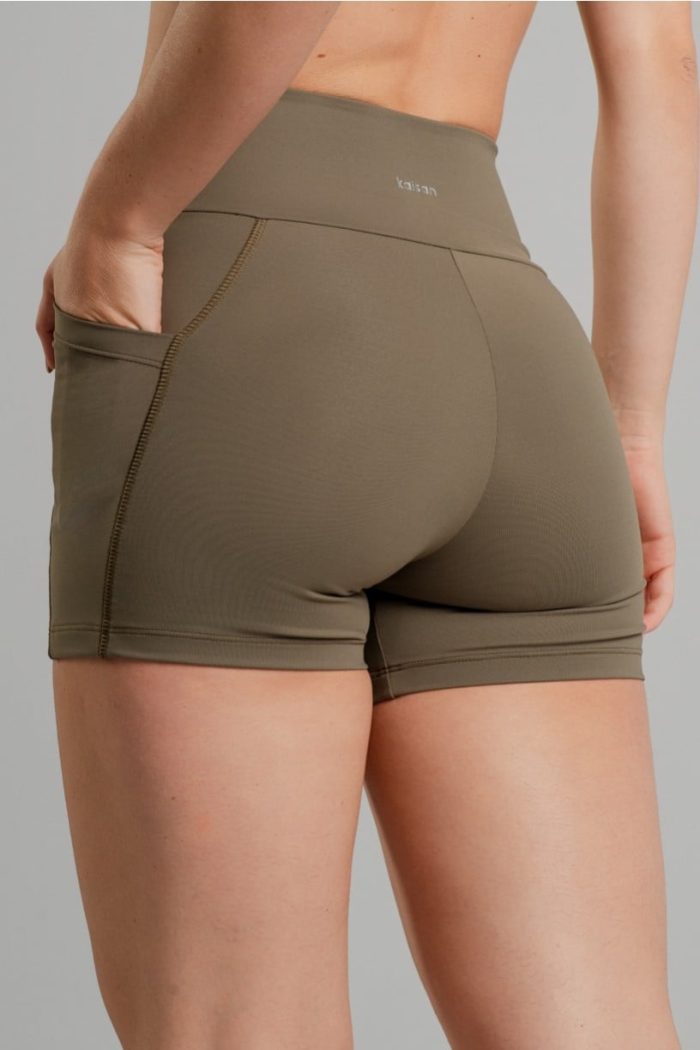 Short con bolsillos y cobertura (Oliva) - Imagen 2