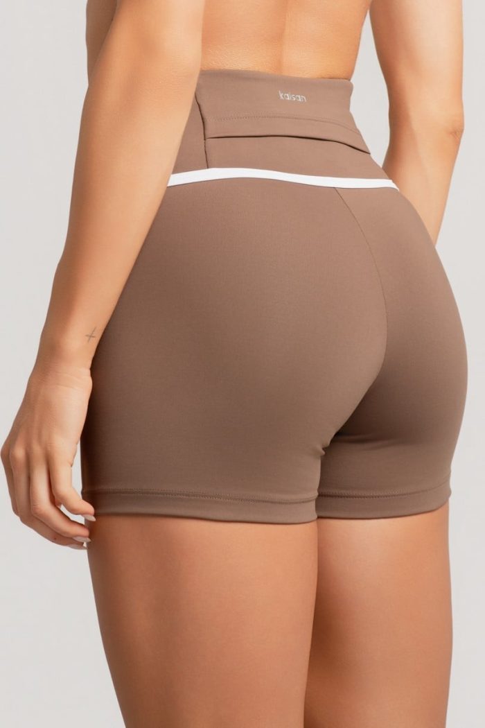 Short con Bolsillo en la Cintura y Detalles Contrastantes (Capuchino / Blanco) - Imagen 2