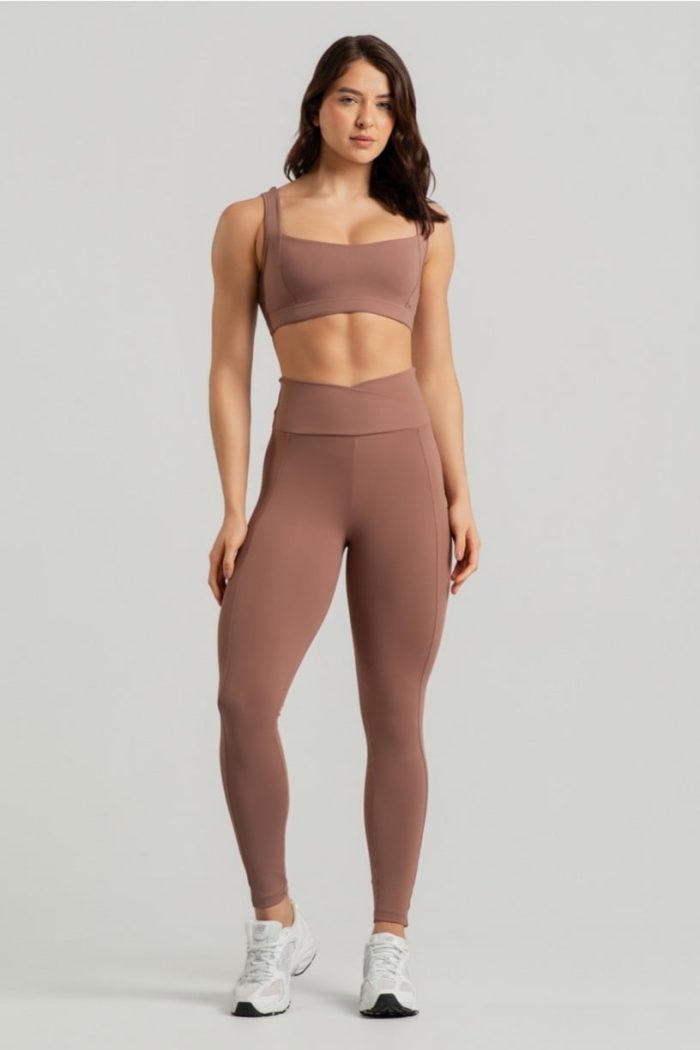 Calza legging con cintura cruzada y recorte (Canela) - Imagen 5