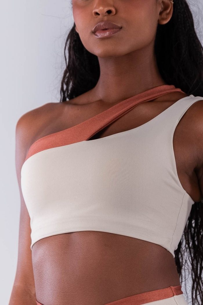 Top Asimétrico con Apertura en el Hombro (Beige / Cobre) - Imagen 2